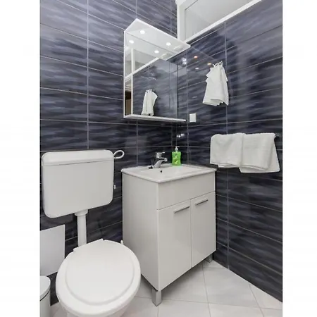 Kikilly - Two Bedroom With Balcony And Sea View Daire *