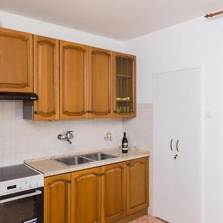 Daire Kikilly - Two Bedroom With Balcony And Sea View *