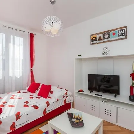 Kikilly - Two Bedroom With Balcony And Sea View *