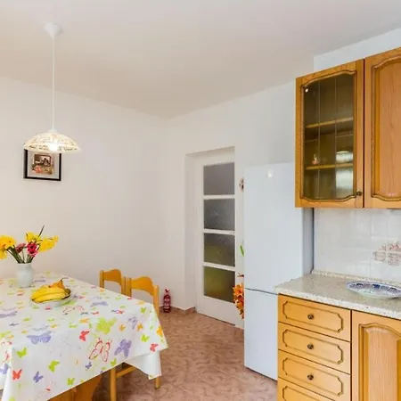 Kikilly - Two Bedroom With Balcony And Sea View